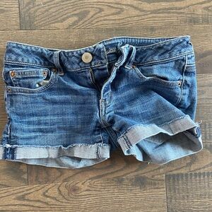 American Eagle Size 6 Denim Shorts Medium Wash